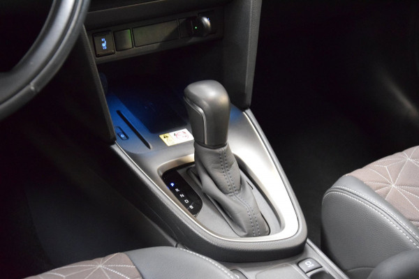 Toyota Yaris Cross 1.5 Hybrid Adventure Bi-Tone Hud Navi|Panoramadak|Garantie|Dealer Onderhouden