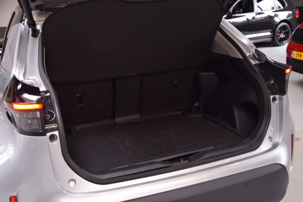 Toyota Yaris Cross 1.5 Hybrid Adventure Bi-Tone Hud Navi|Panoramadak|Garantie|Dealer Onderhouden