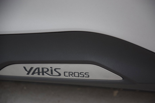 Toyota Yaris Cross 1.5 Hybrid Adventure Bi-Tone Hud Navi|Panoramadak|Garantie|Dealer Onderhouden