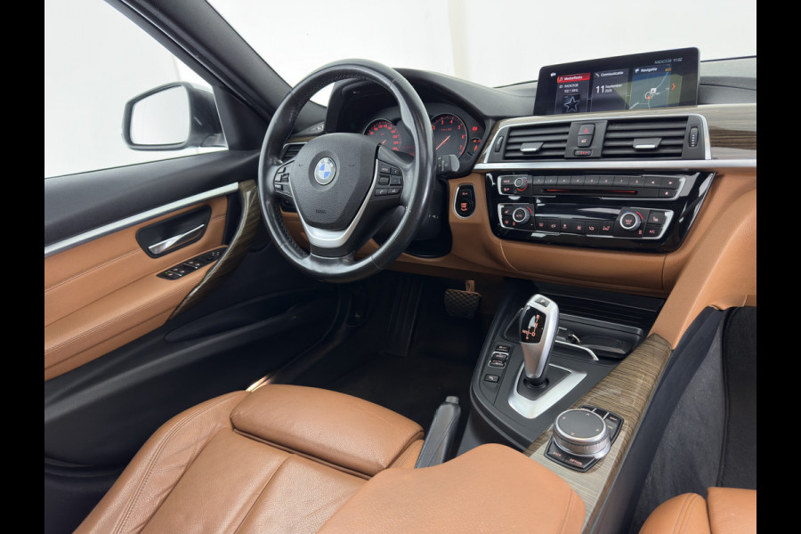 BMW 3 Serie Touring 318i Luxury Edition (INCL-BTW) Aut. *PANO | LEATHER | FULL-LED | HEATED-SPORTSEATS | DIGI-COCKPIT | NAVI-FULLMAP | ECC | PDC | CRUISE | TOWBAR | 17''ALU*