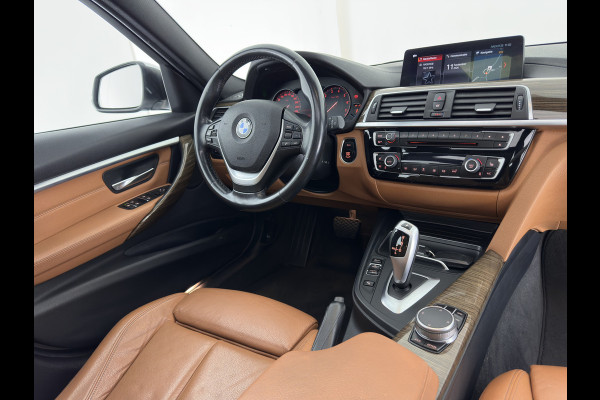 BMW 3 Serie Touring 318i Luxury Edition (INCL-BTW) Aut. *PANO | LEATHER | FULL-LED | HEATED-SPORTSEATS | DIGI-COCKPIT | NAVI-FULLMAP | ECC | PDC | CRUISE | TOWBAR | 17''ALU*