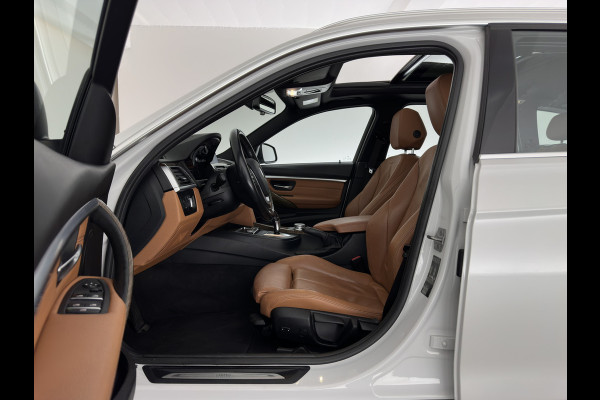 BMW 3 Serie Touring 318i Luxury Edition (INCL-BTW) Aut. *PANO | LEATHER | FULL-LED | HEATED-SPORTSEATS | DIGI-COCKPIT | NAVI-FULLMAP | ECC | PDC | CRUISE | TOWBAR | 17''ALU*
