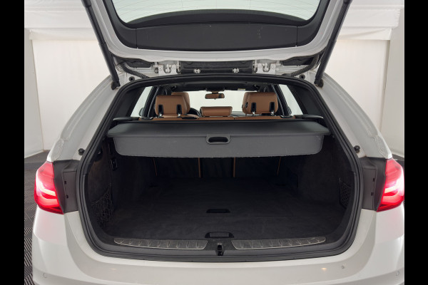 BMW 3 Serie Touring 318i Luxury Edition (INCL-BTW) Aut. *PANO | LEATHER | FULL-LED | HEATED-SPORTSEATS | DIGI-COCKPIT | NAVI-FULLMAP | ECC | PDC | CRUISE | TOWBAR | 17''ALU*