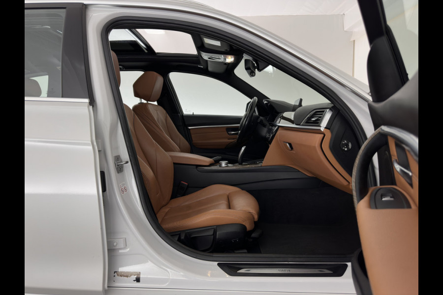 BMW 3 Serie Touring 318i Luxury Edition (INCL-BTW) Aut. *PANO | LEATHER | FULL-LED | HEATED-SPORTSEATS | DIGI-COCKPIT | NAVI-FULLMAP | ECC | PDC | CRUISE | TOWBAR | 17''ALU*