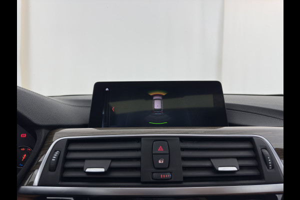 BMW 3 Serie Touring 318i Luxury Edition (INCL-BTW) Aut. *PANO | LEATHER | FULL-LED | HEATED-SPORTSEATS | DIGI-COCKPIT | NAVI-FULLMAP | ECC | PDC | CRUISE | TOWBAR | 17''ALU*