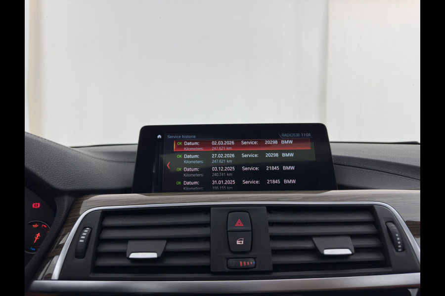 BMW 3 Serie Touring 318i Luxury Edition (INCL-BTW) Aut. *PANO | LEATHER | FULL-LED | HEATED-SPORTSEATS | DIGI-COCKPIT | NAVI-FULLMAP | ECC | PDC | CRUISE | TOWBAR | 17''ALU*