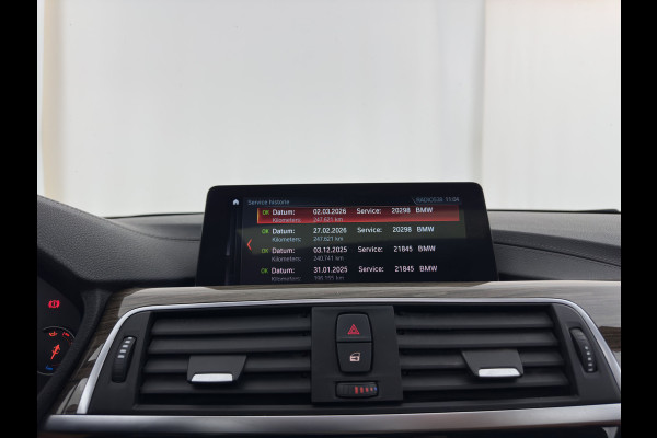 BMW 3 Serie Touring 318i Luxury Edition (INCL-BTW) Aut. *PANO | LEATHER | FULL-LED | HEATED-SPORTSEATS | DIGI-COCKPIT | NAVI-FULLMAP | ECC | PDC | CRUISE | TOWBAR | 17''ALU*
