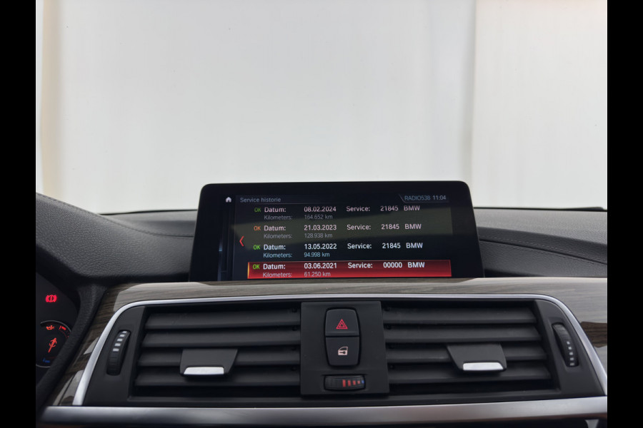 BMW 3 Serie Touring 318i Luxury Edition (INCL-BTW) Aut. *PANO | LEATHER | FULL-LED | HEATED-SPORTSEATS | DIGI-COCKPIT | NAVI-FULLMAP | ECC | PDC | CRUISE | TOWBAR | 17''ALU*