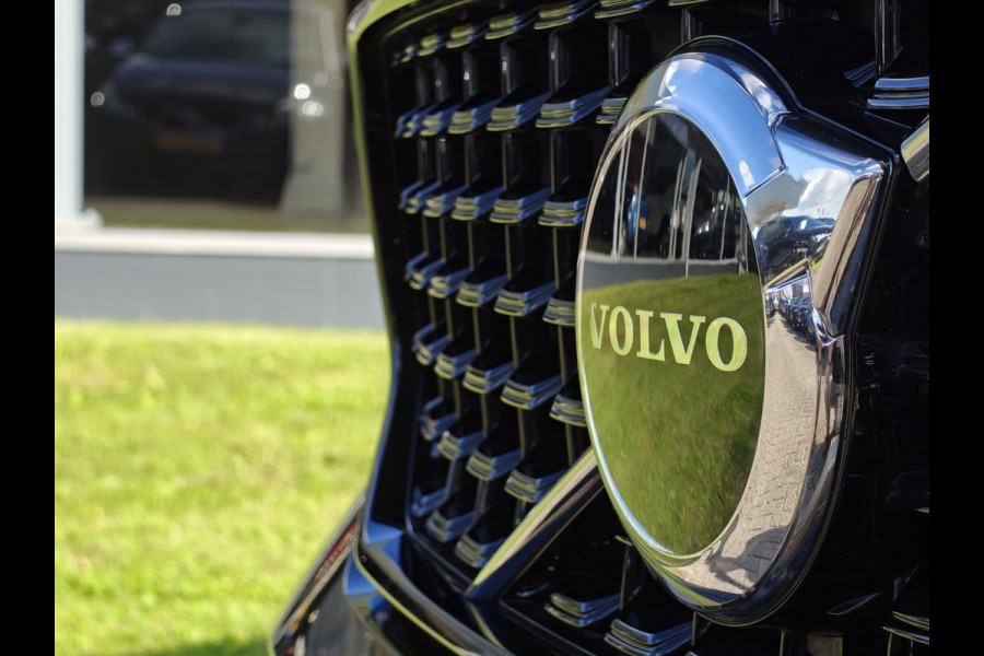 Volvo XC40 B4 198PK Plus Dark | BIIS | Trekhaak | H&K | Camera Achter | PDC V+A | ACC |