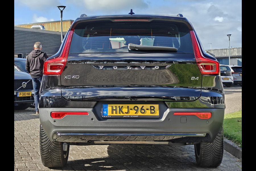 Volvo XC40 B4 198PK Plus Dark | BIIS | Trekhaak | H&K | Camera Achter | PDC V+A | ACC |