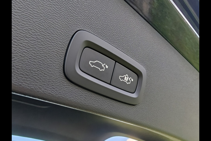 Volvo XC40 B4 198PK Plus Dark | BIIS | Trekhaak | H&K | Camera Achter | PDC V+A | ACC |