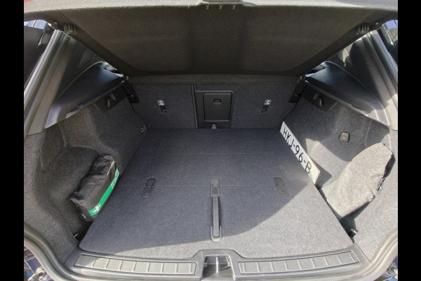 Volvo XC40 B4 198PK Plus Dark | BIIS | Trekhaak | H&K | Camera Achter | PDC V+A | ACC |