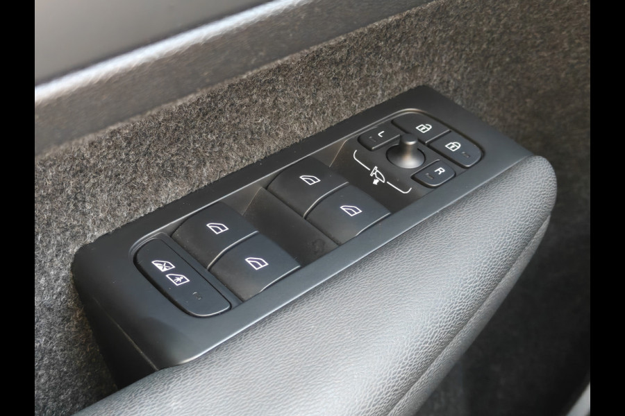Volvo XC40 B4 198PK Plus Dark | BIIS | Trekhaak | H&K | Camera Achter | PDC V+A | ACC |