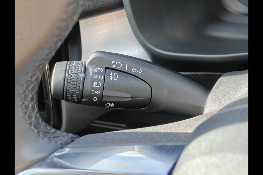 Volvo XC40 B4 198PK Plus Dark | BIIS | Trekhaak | H&K | Camera Achter | PDC V+A | ACC |