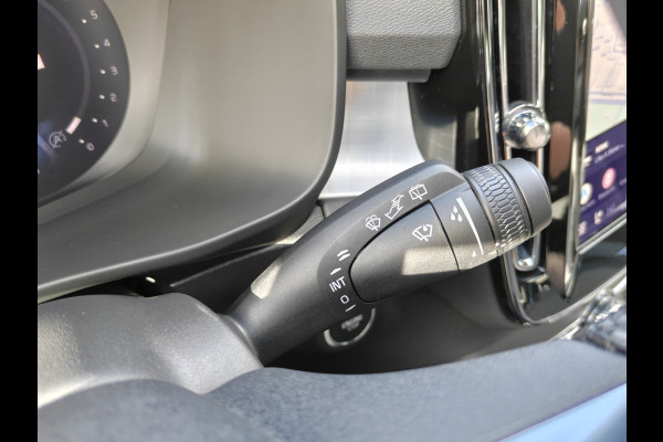 Volvo XC40 B4 198PK Plus Dark | BIIS | Trekhaak | H&K | Camera Achter | PDC V+A | ACC |