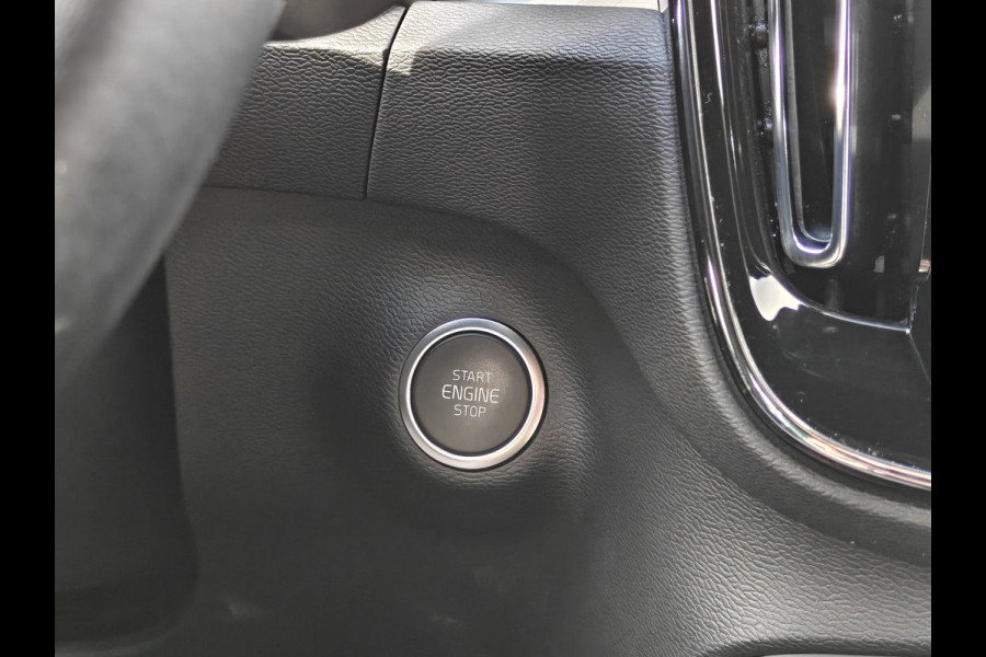 Volvo XC40 B4 198PK Plus Dark | BIIS | Trekhaak | H&K | Camera Achter | PDC V+A | ACC |