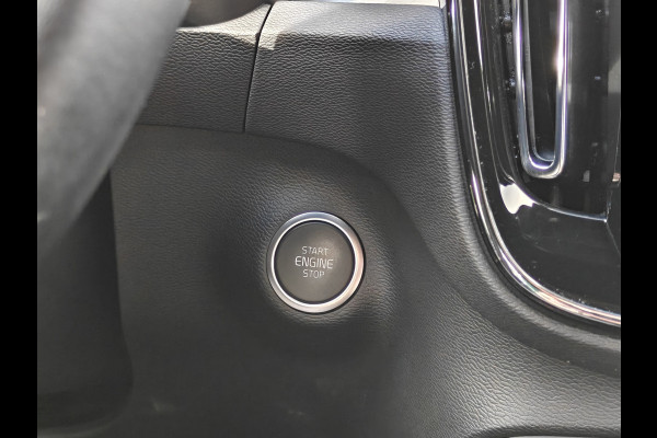 Volvo XC40 B4 198PK Plus Dark | BIIS | Trekhaak | H&K | Camera Achter | PDC V+A | ACC |