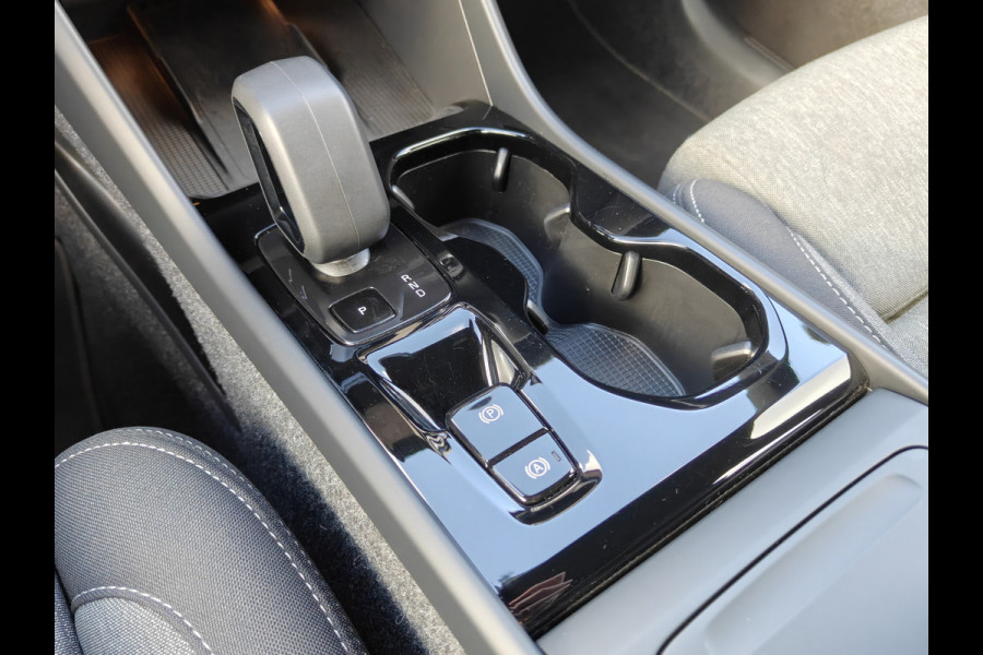 Volvo XC40 B4 198PK Plus Dark | BIIS | Trekhaak | H&K | Camera Achter | PDC V+A | ACC |