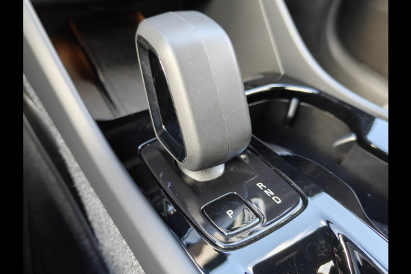 Volvo XC40 B4 198PK Plus Dark | BIIS | Trekhaak | H&K | Camera Achter | PDC V+A | ACC |