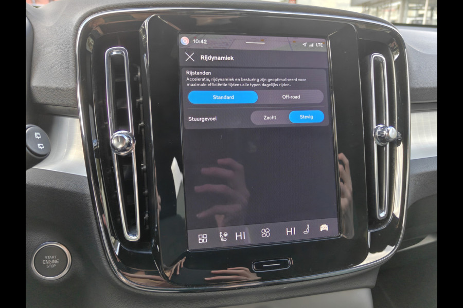 Volvo XC40 B4 198PK Plus Dark | BIIS | Trekhaak | H&K | Camera Achter | PDC V+A | ACC |