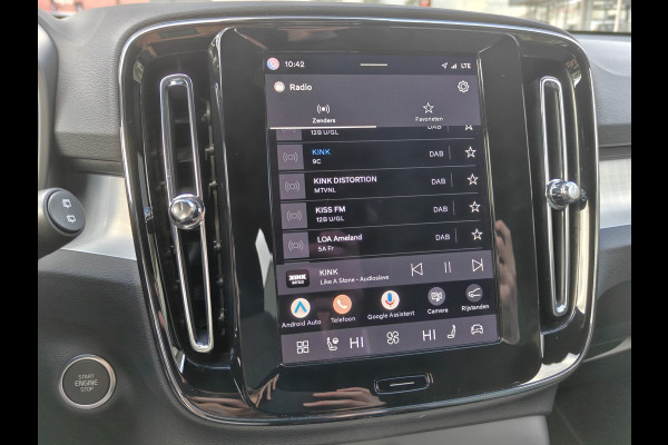 Volvo XC40 B4 198PK Plus Dark | BIIS | Trekhaak | H&K | Camera Achter | PDC V+A | ACC |