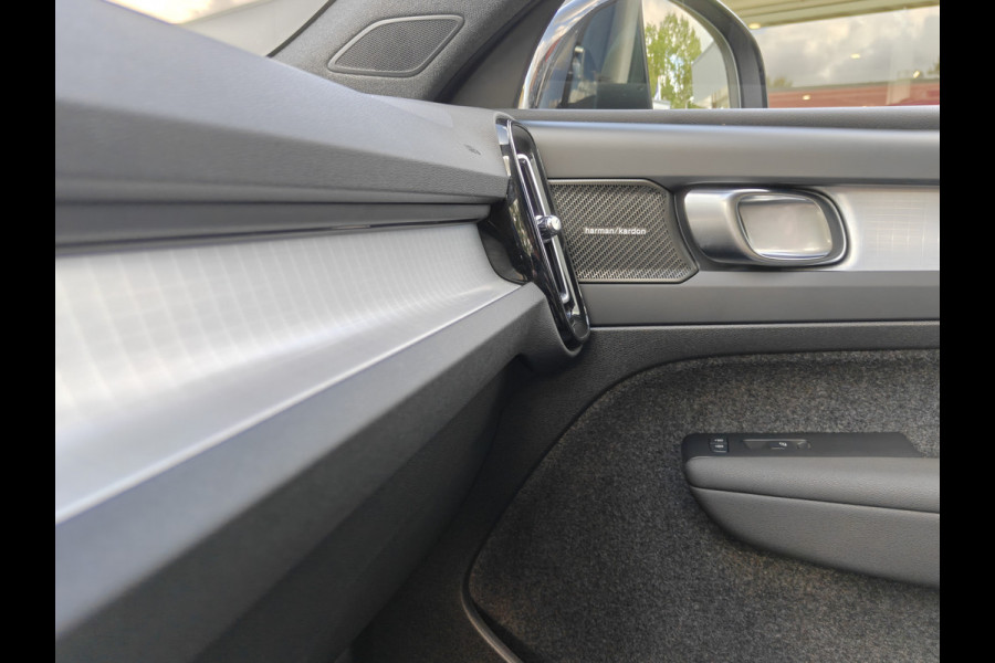Volvo XC40 B4 198PK Plus Dark | BIIS | Trekhaak | H&K | Camera Achter | PDC V+A | ACC |