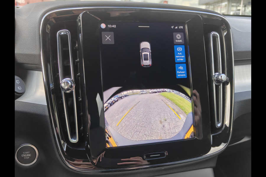 Volvo XC40 B4 198PK Plus Dark | BIIS | Trekhaak | H&K | Camera Achter | PDC V+A | ACC |