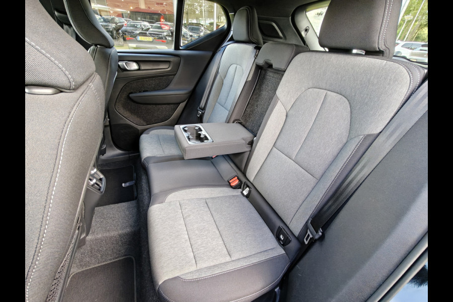Volvo XC40 B4 198PK Plus Dark | BIIS | Trekhaak | H&K | Camera Achter | PDC V+A | ACC |