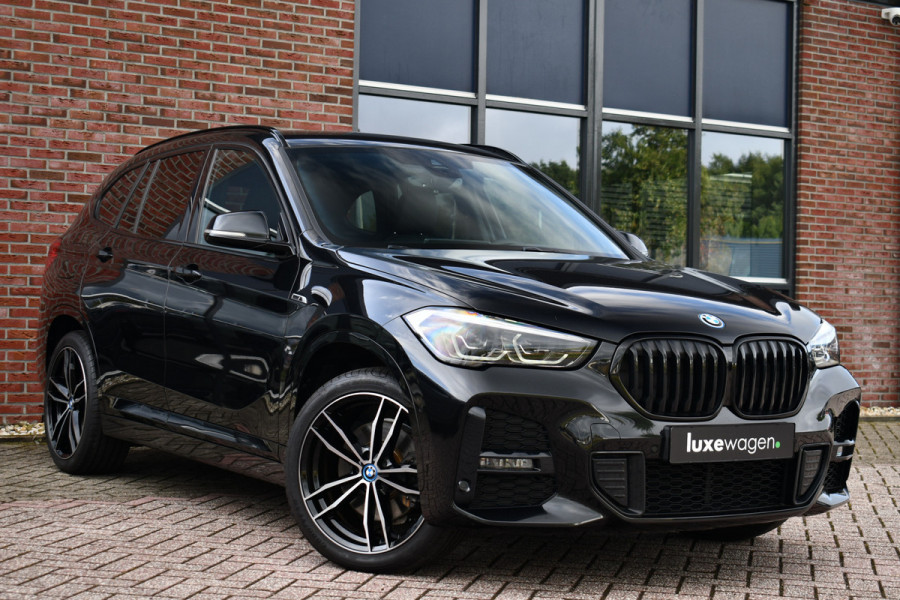 BMW X1 xDrive25e 220pk M-Sport 19inch Leder Stuurverw LED El-klep DAB BTW-auto!