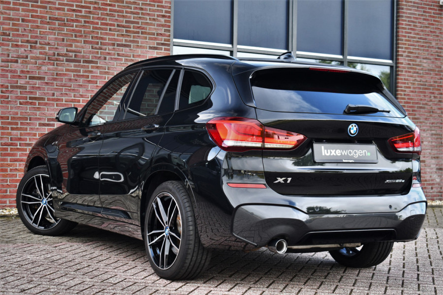 BMW X1 xDrive25e 220pk M-Sport 19inch Leder Stuurverw LED El-klep DAB BTW-auto!