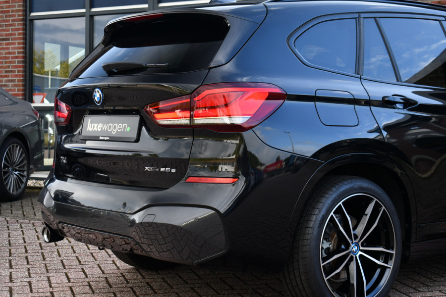 BMW X1 xDrive25e 220pk M-Sport 19inch Leder Stuurverw LED El-klep DAB BTW-auto!