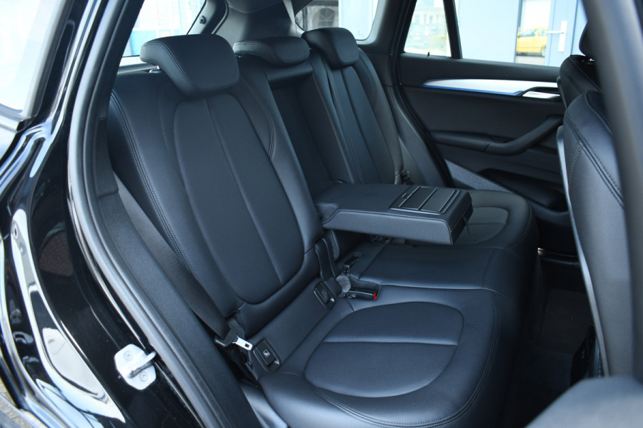 BMW X1 xDrive25e 220pk M-Sport 19inch Leder Stuurverw LED El-klep DAB BTW-auto!