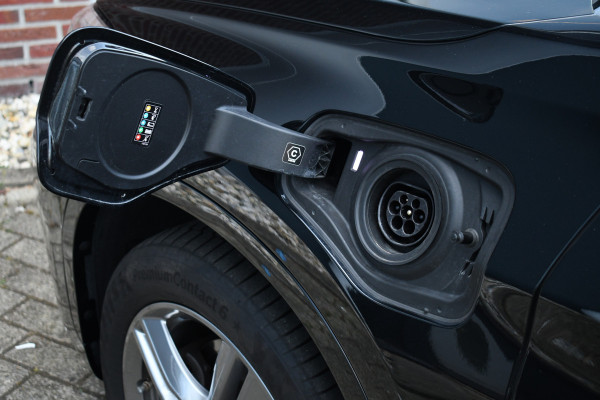 BMW X1 xDrive25e 220pk M-Sport 19inch Leder Stuurverw LED El-klep DAB BTW-auto!