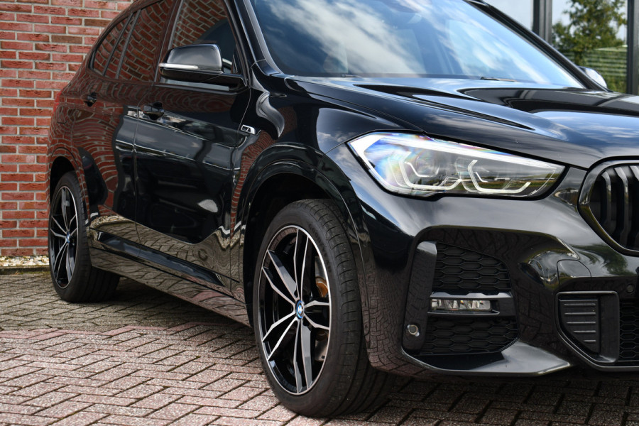 BMW X1 xDrive25e 220pk M-Sport 19inch Leder Stuurverw LED El-klep DAB BTW-auto!