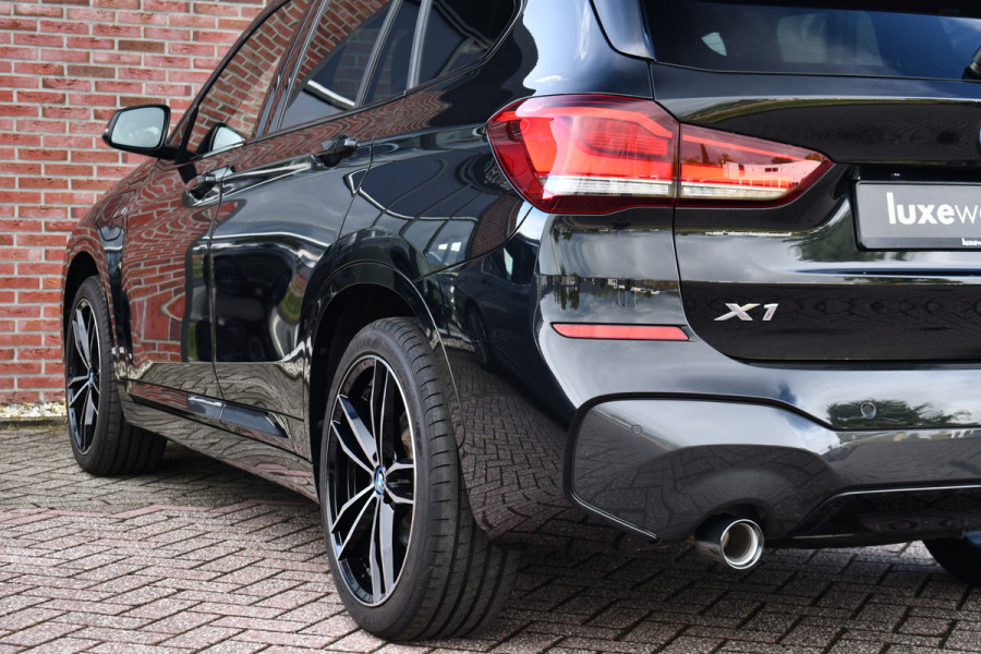 BMW X1 xDrive25e 220pk M-Sport 19inch Leder Stuurverw LED El-klep DAB BTW-auto!