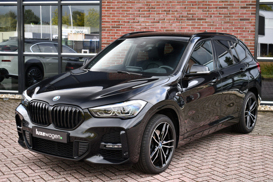 BMW X1 xDrive25e 220pk M-Sport 19inch Leder Stuurverw LED El-klep DAB BTW-auto!
