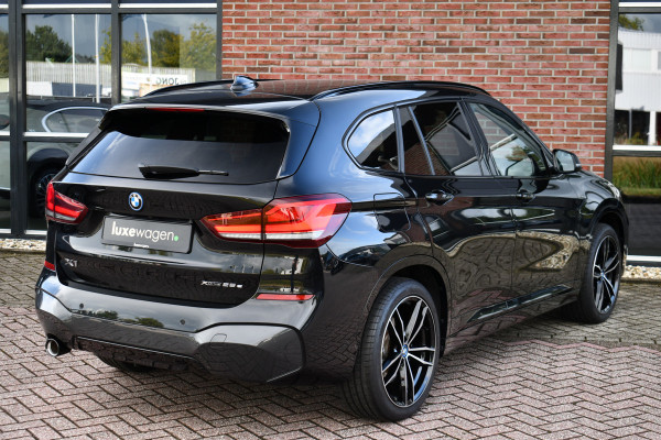 BMW X1 xDrive25e 220pk M-Sport 19inch Leder Stuurverw LED El-klep DAB BTW-auto!