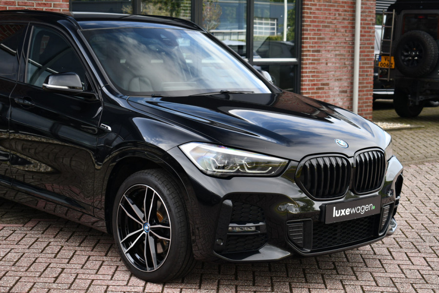 BMW X1 xDrive25e 220pk M-Sport 19inch Leder Stuurverw LED El-klep DAB BTW-auto!