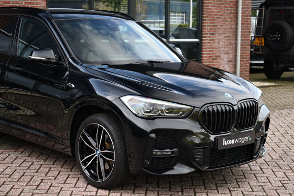 BMW X1 xDrive25e 220pk M-Sport 19inch Leder Stuurverw LED El-klep DAB BTW-auto!