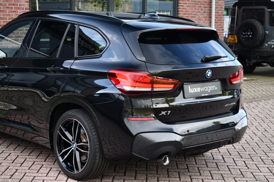 BMW X1 xDrive25e 220pk M-Sport 19inch Leder Stuurverw LED El-klep DAB BTW-auto!