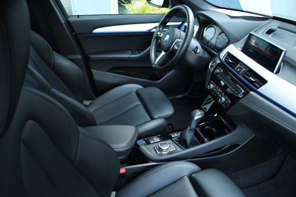 BMW X1 xDrive25e 220pk M-Sport 19inch Leder Stuurverw LED El-klep DAB BTW-auto!