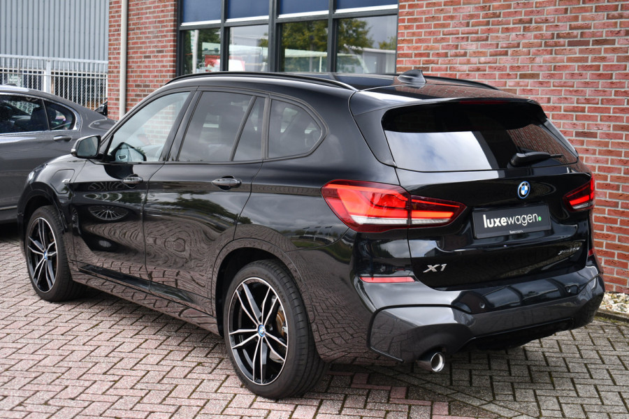 BMW X1 xDrive25e 220pk M-Sport 19inch Leder Stuurverw LED El-klep DAB BTW-auto!