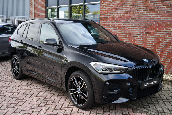 BMW X1 xDrive25e 220pk M-Sport 19inch Leder Stuurverw LED El-klep DAB BTW-auto!