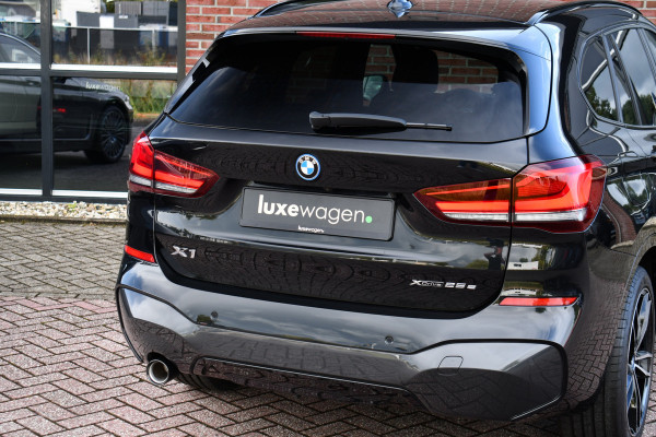 BMW X1 xDrive25e 220pk M-Sport 19inch Leder Stuurverw LED El-klep DAB BTW-auto!