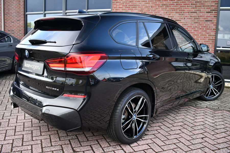 BMW X1 xDrive25e 220pk M-Sport 19inch Leder Stuurverw LED El-klep DAB BTW-auto!