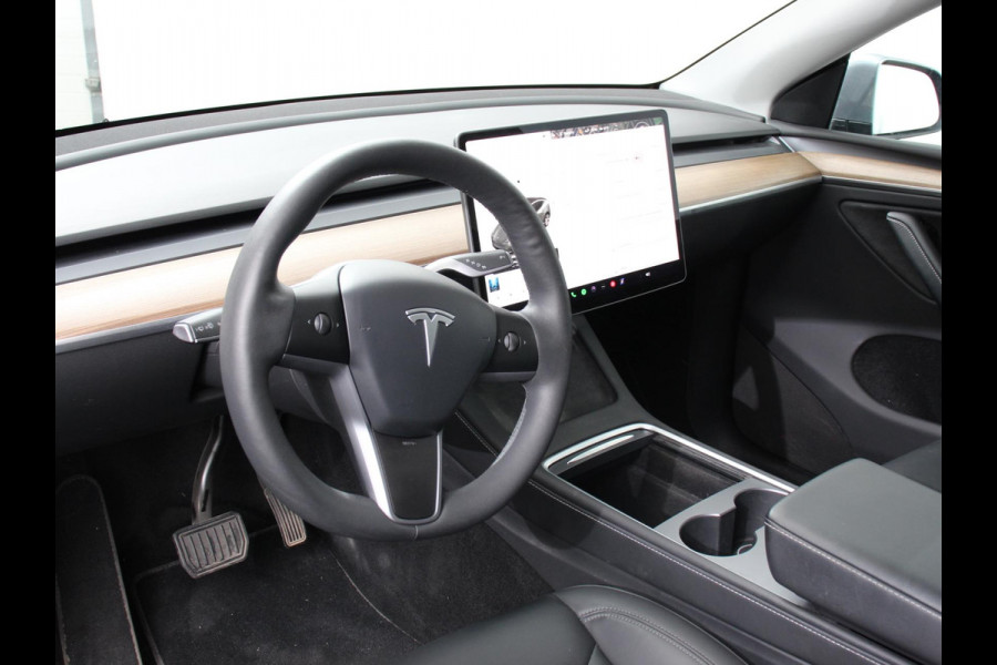 Tesla Model Y Long Range AWD 75 kWh Climate control Adaptieve cruise control Achteruitrijcamera Panoramadak Keyless Stuurverwarming Stoelverwarming LED Navigatie Parkeersensoren