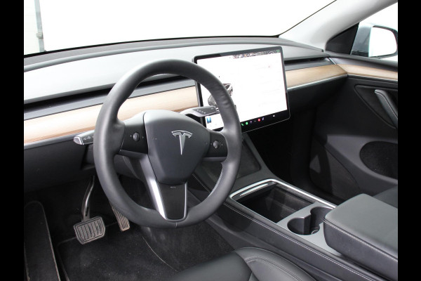 Tesla Model Y Long Range AWD 75 kWh Climate control Adaptieve cruise control Achteruitrijcamera Panoramadak Keyless Stuurverwarming Stoelverwarming LED Navigatie Parkeersensoren