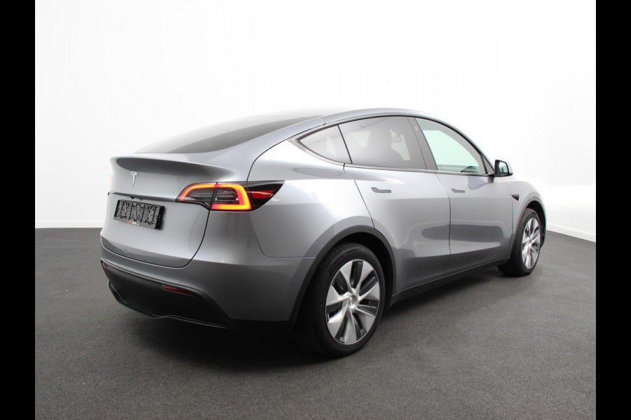 Tesla Model Y Long Range AWD 75 kWh Climate control Adaptieve cruise control Achteruitrijcamera Panoramadak Keyless Stuurverwarming Stoelverwarming LED Navigatie Parkeersensoren