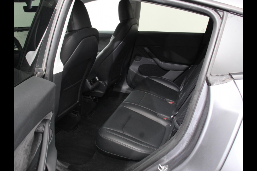 Tesla Model Y Long Range AWD 75 kWh Climate control Adaptieve cruise control Achteruitrijcamera Panoramadak Keyless Stuurverwarming Stoelverwarming LED Navigatie Parkeersensoren