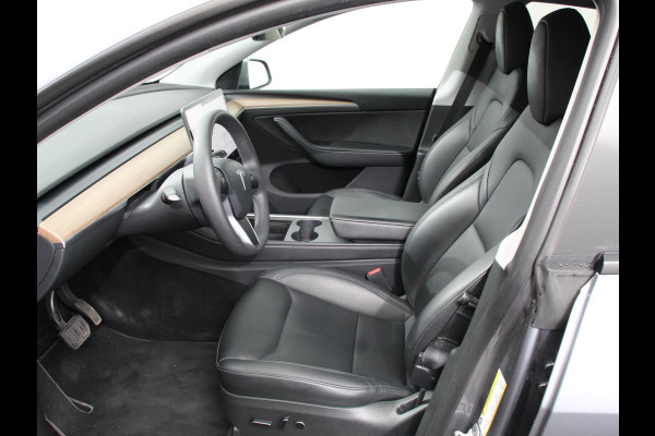 Tesla Model Y Long Range AWD 75 kWh Climate control Adaptieve cruise control Achteruitrijcamera Panoramadak Keyless Stuurverwarming Stoelverwarming LED Navigatie Parkeersensoren